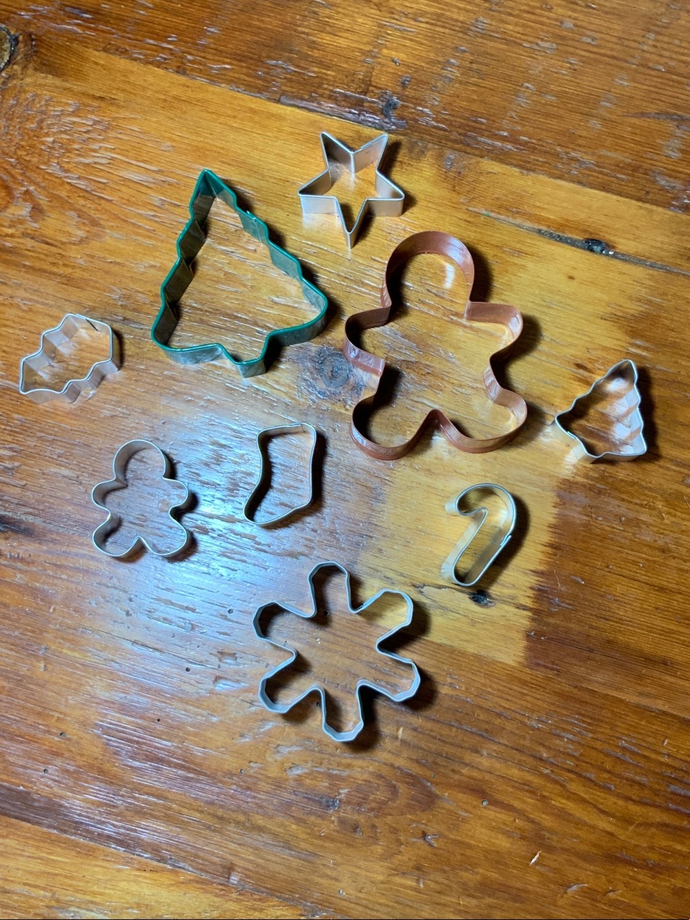 ❄️Cookie Cutter Set - Assorted Metal Shapes in Silver, Brown, Green and White